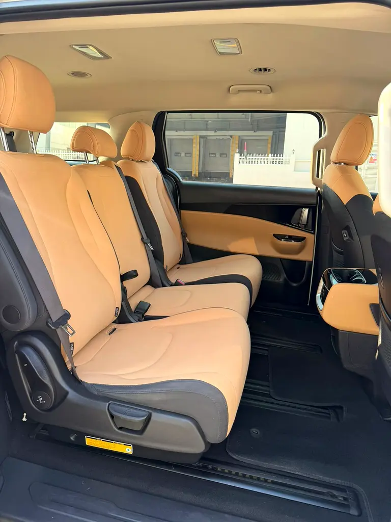 Kia Carnival EX 2023 | GCC Specs | Low Mileage | Like New - Image 16