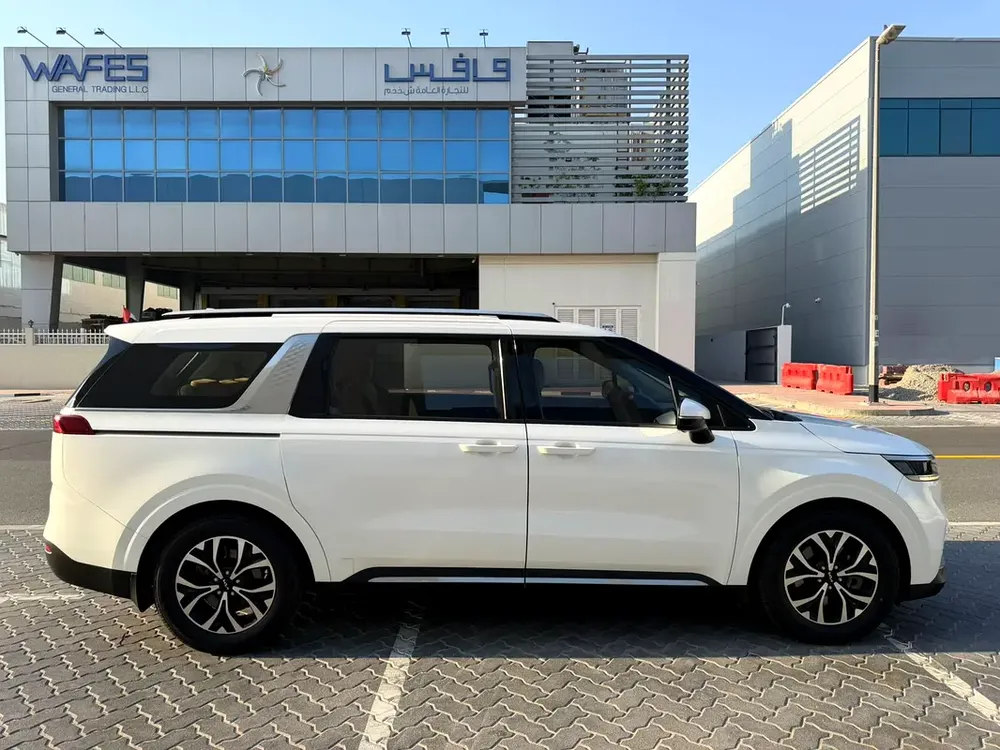 Kia Carnival EX 2023 | GCC Specs | Low Mileage | Like New - Image 20