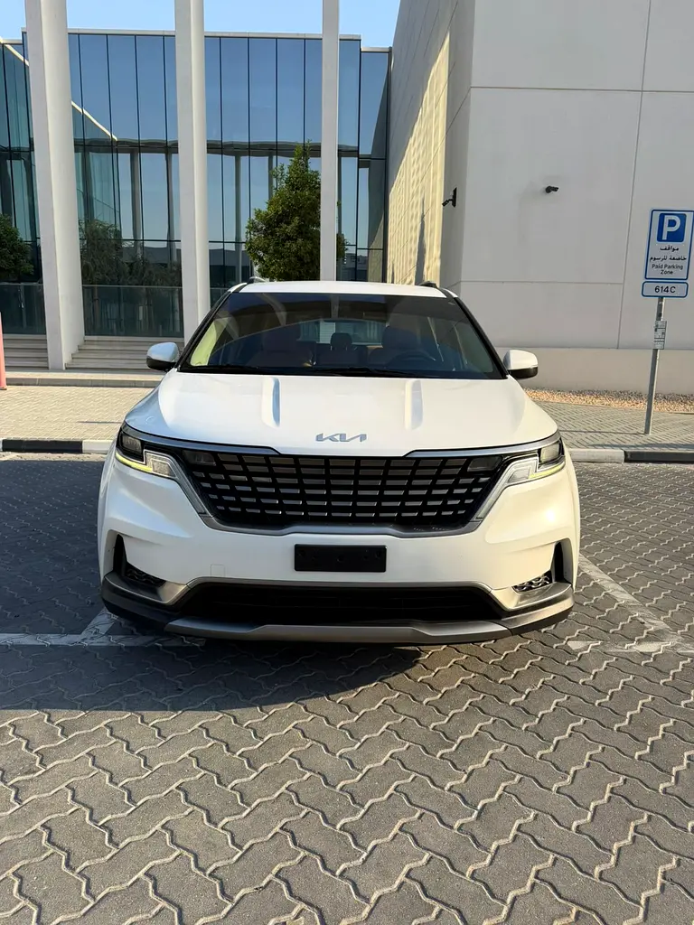 Kia Carnival EX 2023 | GCC Specs | Low Mileage | Like New - Image 8