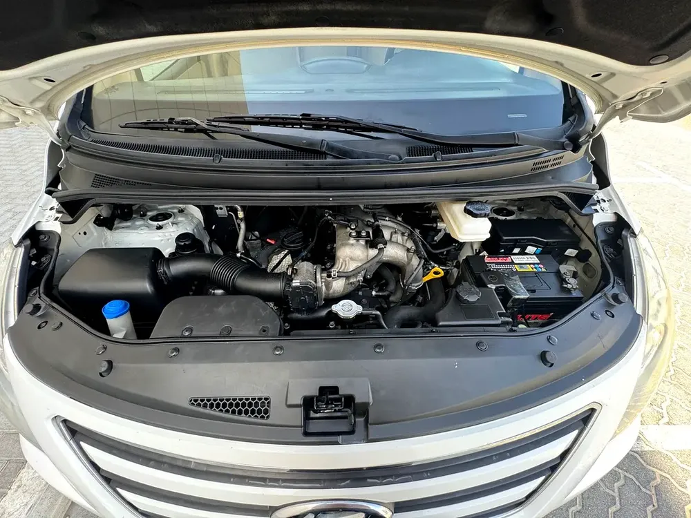HYUNDAI H1 2018 GL 12 SETAR GOOD CONDITION VAN - Image 10