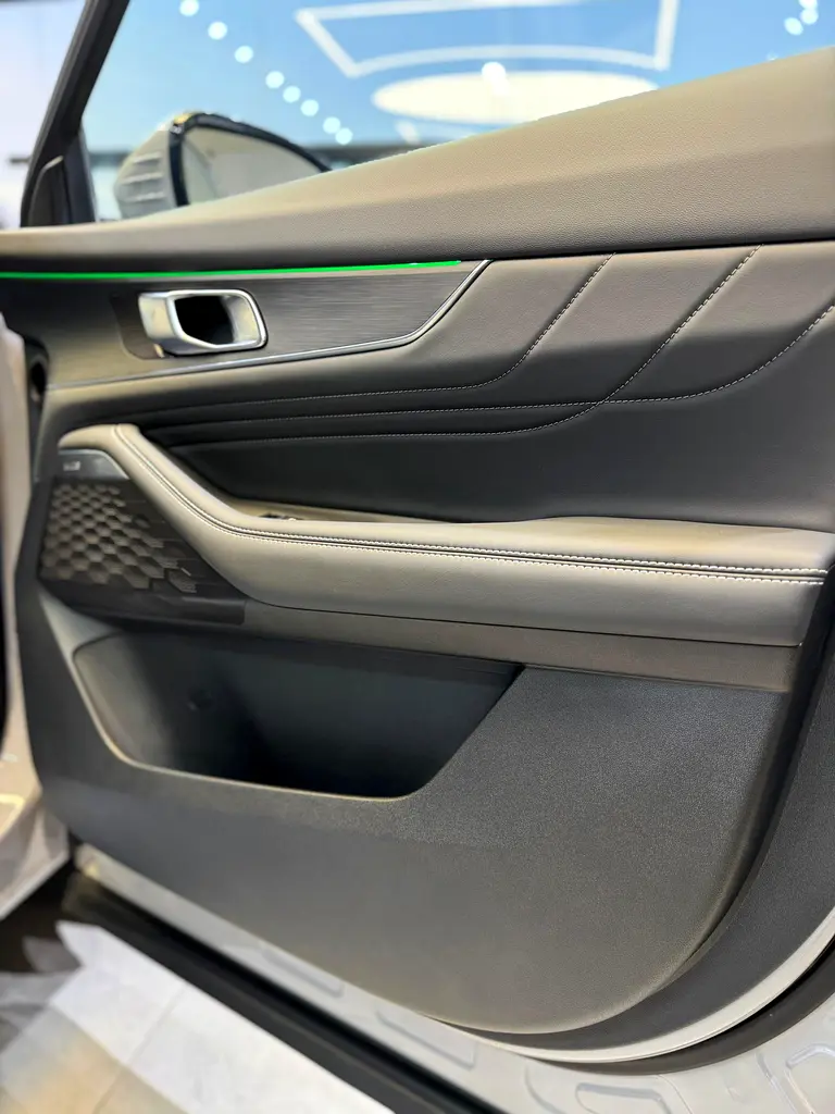 2023 CHANGAN UNI K  PLATINUM WITH 360 DEGREE CAMERA/FULLY LOADED BRAND NEW ZERO KM - Image 10