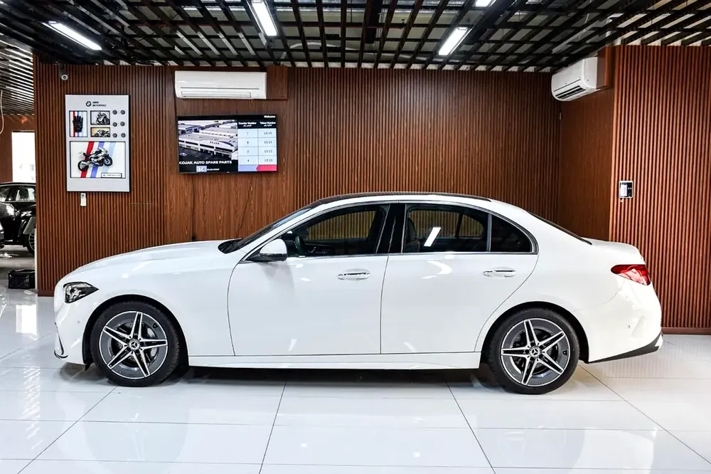 Mercedes-Benz C-Class C180 2025 - European Specs - GCC Stock - Image 13