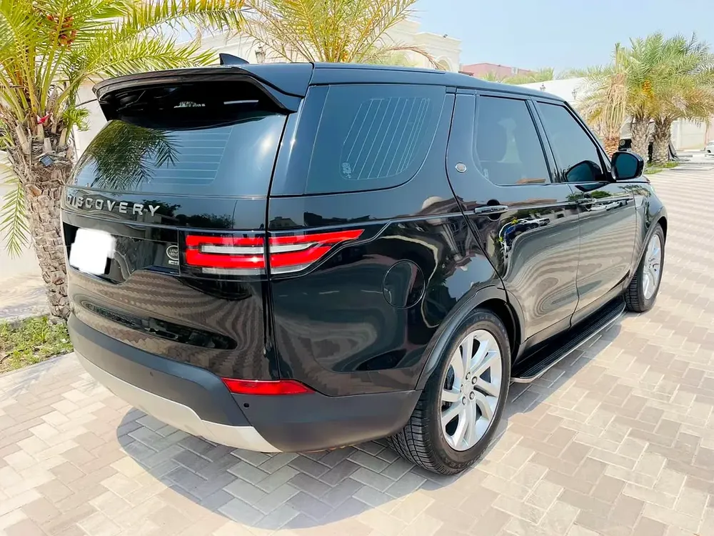 2018 Discovery HSE low kms GCC - Image 4