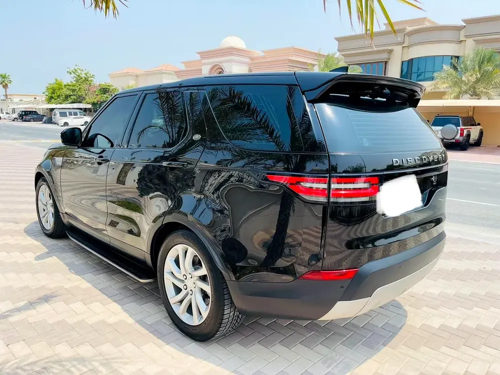 2018 Discovery HSE low kms GCC - Image 5