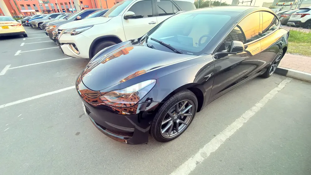 Tesla model 3 2022 dual motor dual range 380 to 400 km per charge 62 AED full charg in 1 hour only - Image 6