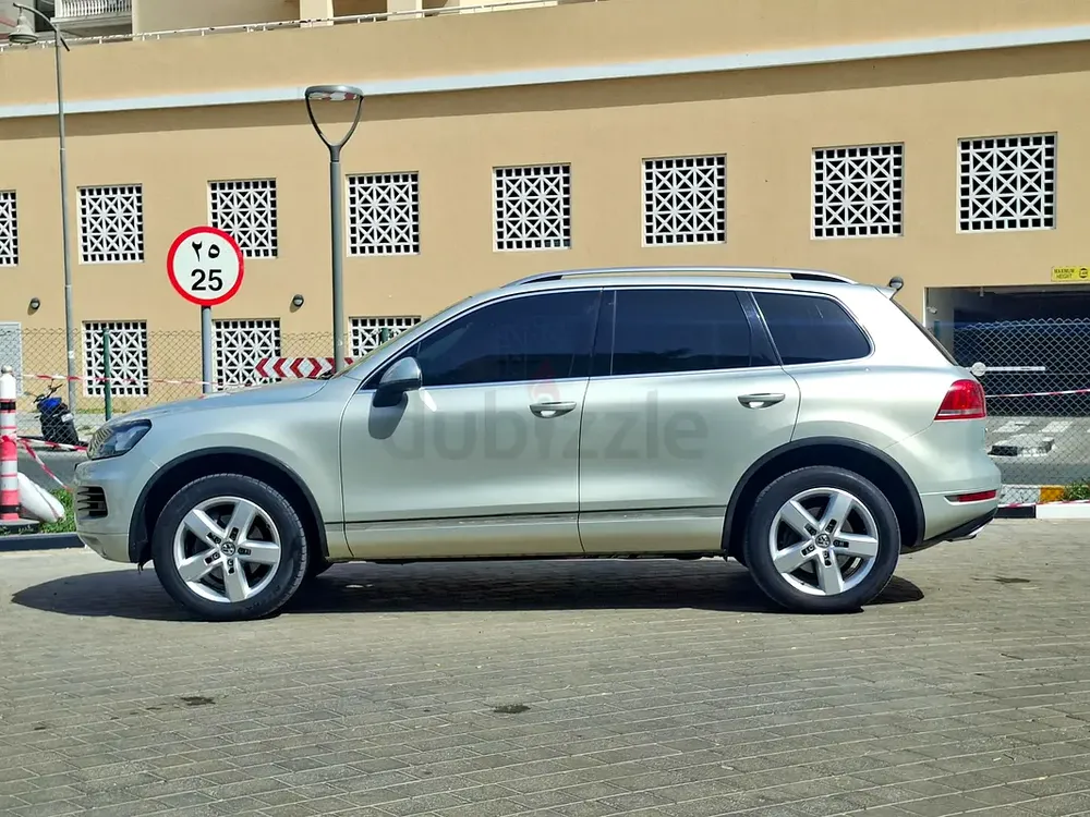 AED 1885/month | 2015 Volkswagen Touareg  | GCC Specs | Ref#429813 - Image 5