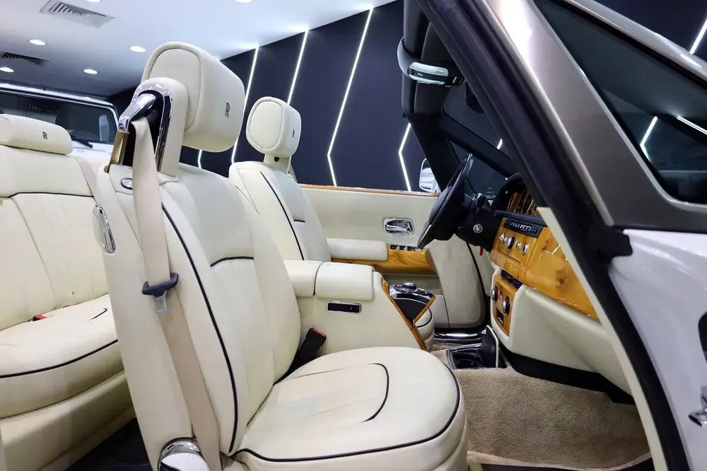Phantom Drophead, 2013, 42,000KM ONLY, GCC Specs!! - Image 12