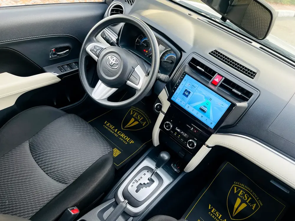 UNLIMITED MILEAGE WARRANTY / NAVIGATION + CAMERA + LED LIGHT + ALLOY WHEELS + KEYLESS START - Image 12