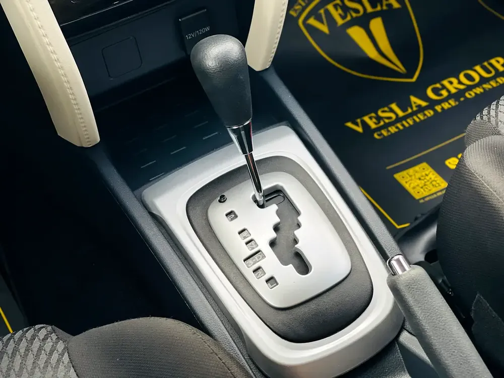 UNLIMITED MILEAGE WARRANTY / NAVIGATION + CAMERA + LED LIGHT + ALLOY WHEELS + KEYLESS START - Image 13