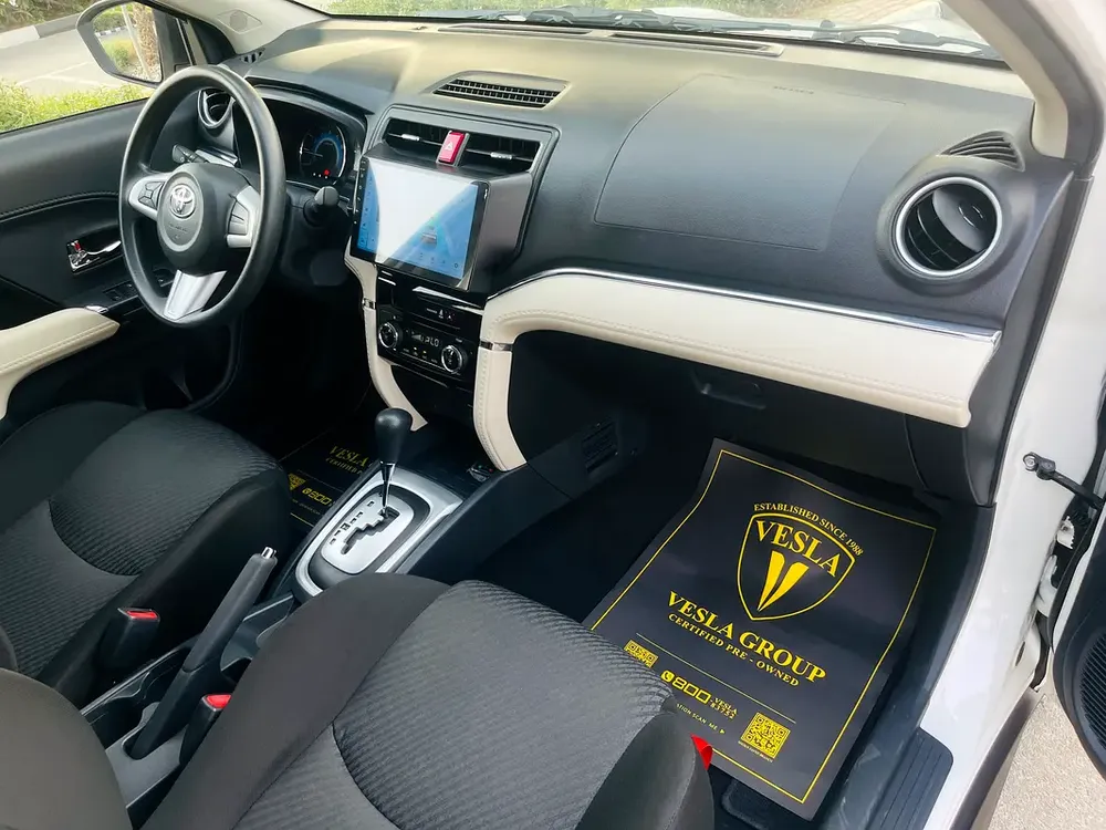 UNLIMITED MILEAGE WARRANTY / NAVIGATION + CAMERA + LED LIGHT + ALLOY WHEELS + KEYLESS START - Image 14