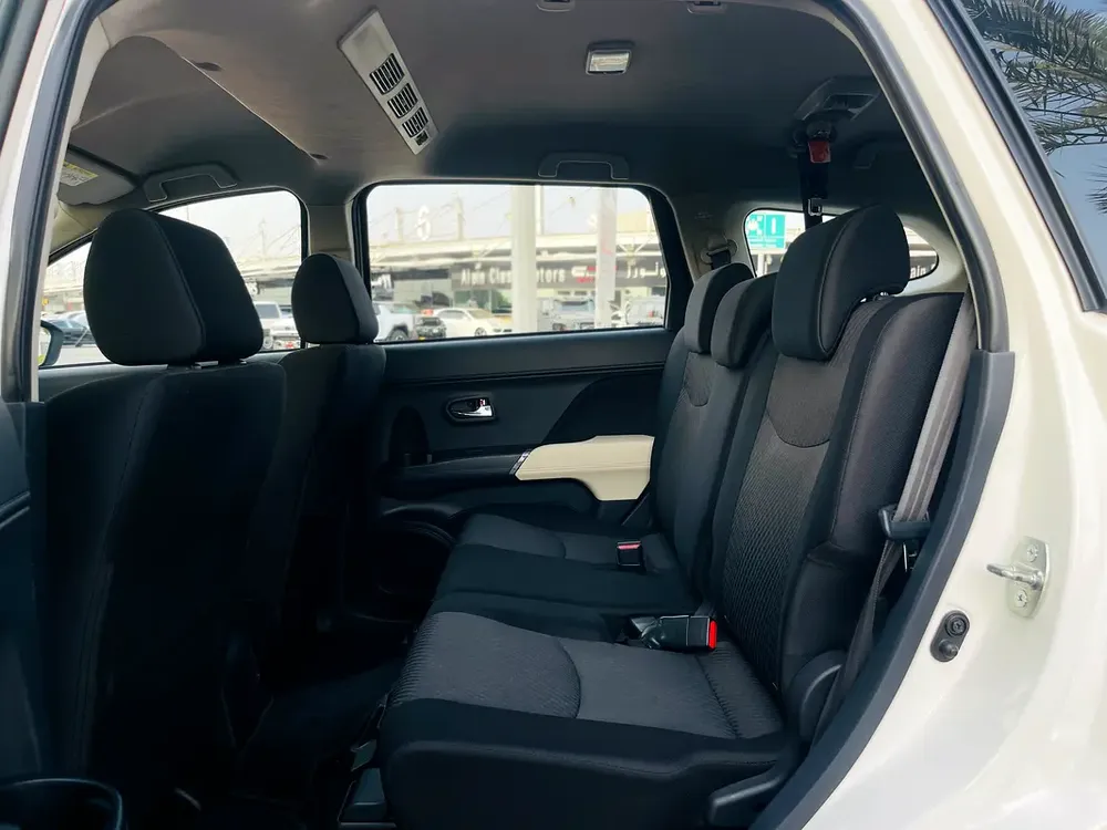 UNLIMITED MILEAGE WARRANTY / NAVIGATION + CAMERA + LED LIGHT + ALLOY WHEELS + KEYLESS START - Image 17