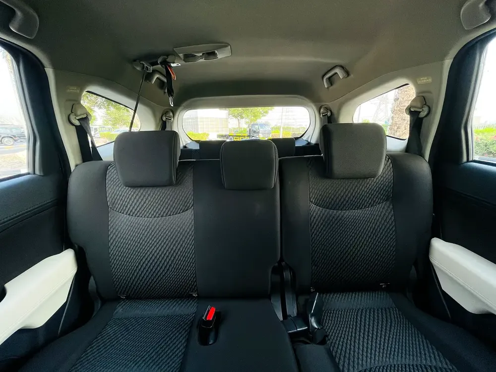 UNLIMITED MILEAGE WARRANTY / NAVIGATION + CAMERA + LED LIGHT + ALLOY WHEELS + KEYLESS START - Image 18