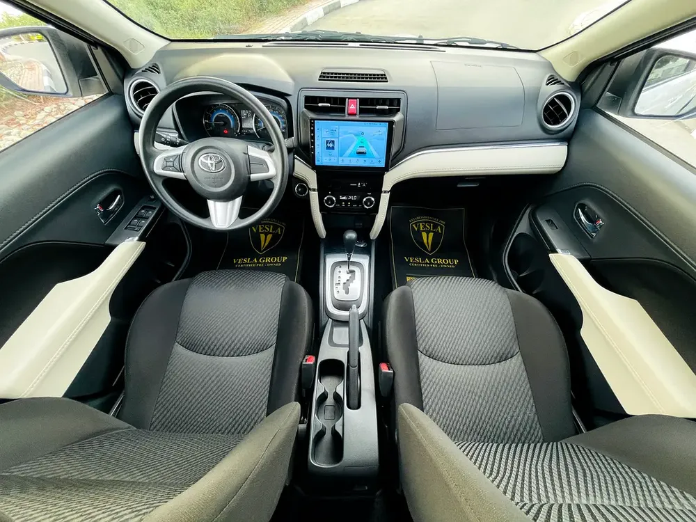 UNLIMITED MILEAGE WARRANTY / NAVIGATION + CAMERA + LED LIGHT + ALLOY WHEELS + KEYLESS START - Image 20