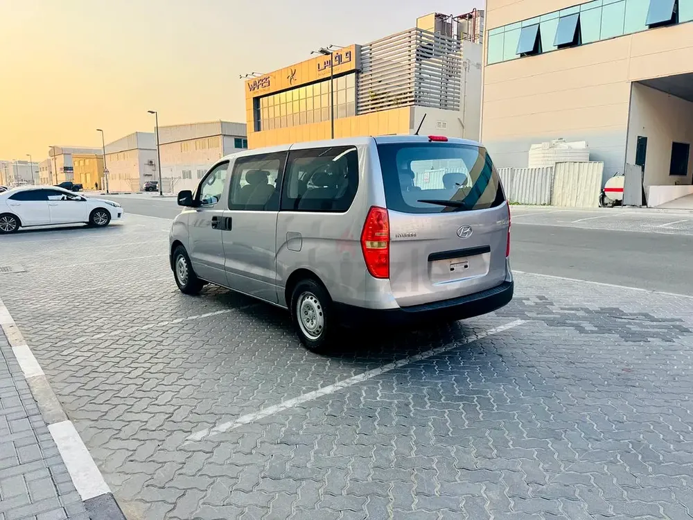 HYUNDAI H1. 2018 MODEL. GCC. GOOD Condition. - Image 6