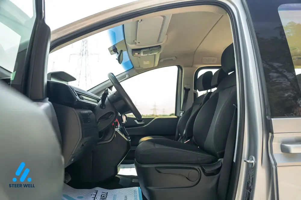 2023 Hyundai Staria Premium - GCC Specs - Like New! - Image 11