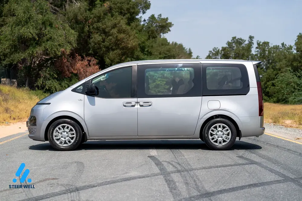 2023 Hyundai Staria Premium - GCC Specs - Like New! - Image 5