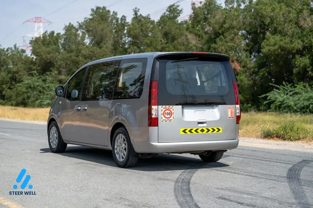 2023 Hyundai Staria Premium - GCC Specs - Like New! - Image 6