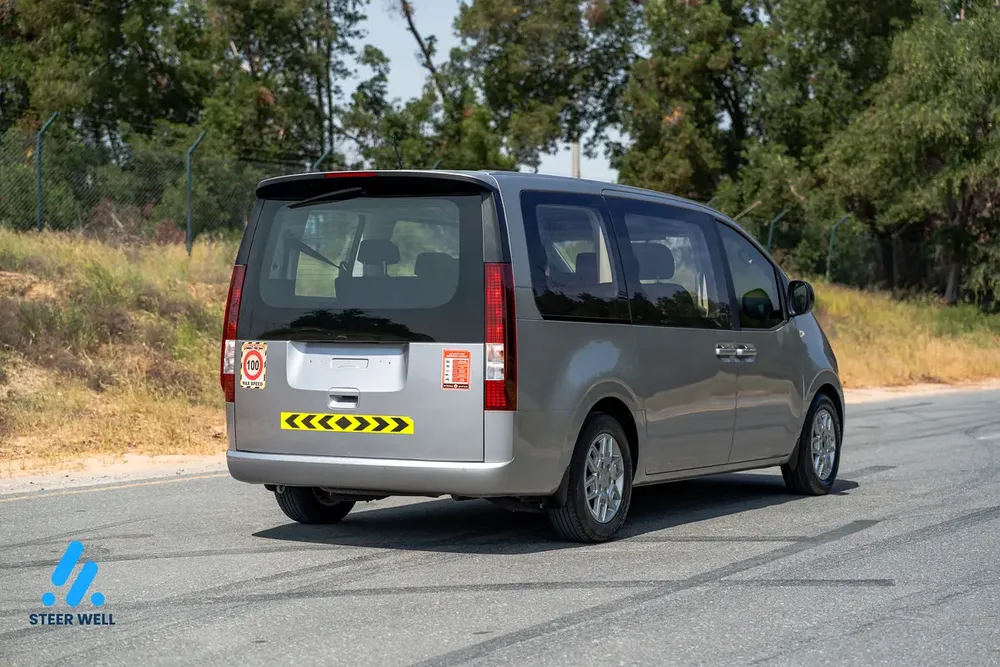 2023 Hyundai Staria Premium - GCC Specs - Like New! - Image 9
