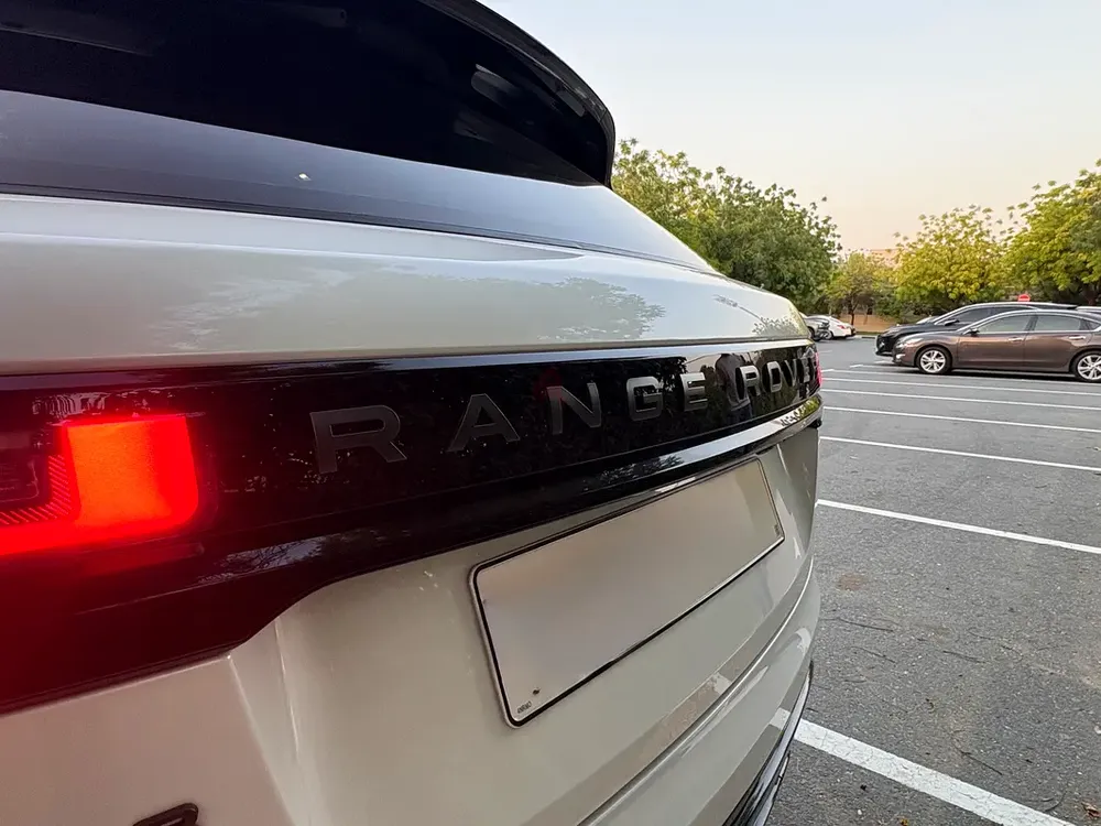 2024 Range Rover Velar R-Dynamic SE - GCC Specs | Excellent Condition | 11K Kms - Image 4