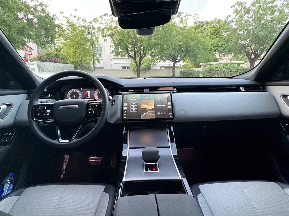 2024 Range Rover Velar R-Dynamic SE - GCC Specs | Excellent Condition | 11K Kms - Image 6