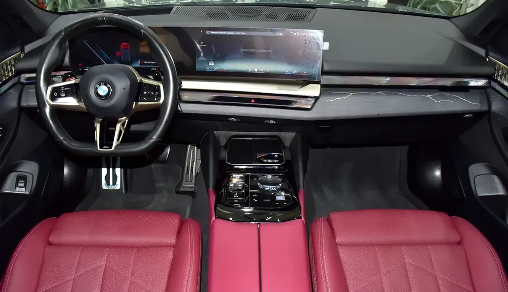 AED 3,411 EMi at 0% DP | BMW 520i M-Kit ( 2024 Model ) in Grey Color GCC Specs - Image 11