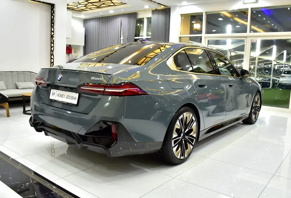 AED 3,411 EMi at 0% DP | BMW 520i M-Kit ( 2024 Model ) in Grey Color GCC Specs - Image 6