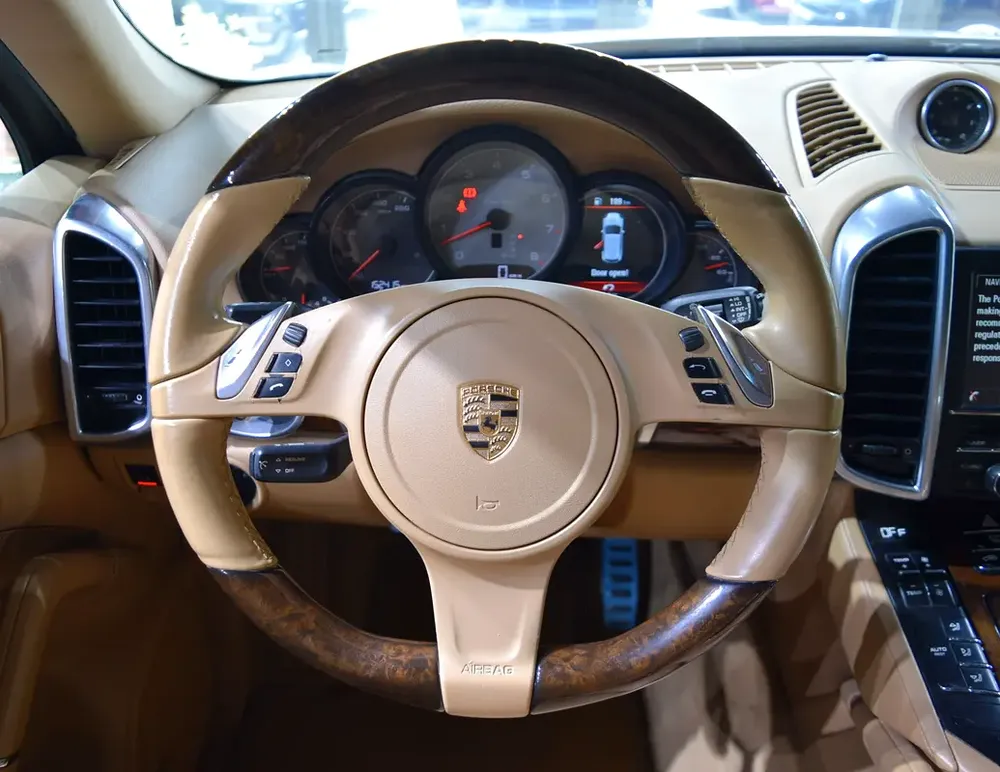 V8 Engine 4.8L | GCC Specs | Excellent Condition | Single Owner | Accident Free - Image 12