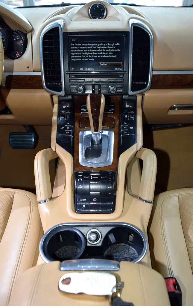 V8 Engine 4.8L | GCC Specs | Excellent Condition | Single Owner | Accident Free - Image 13