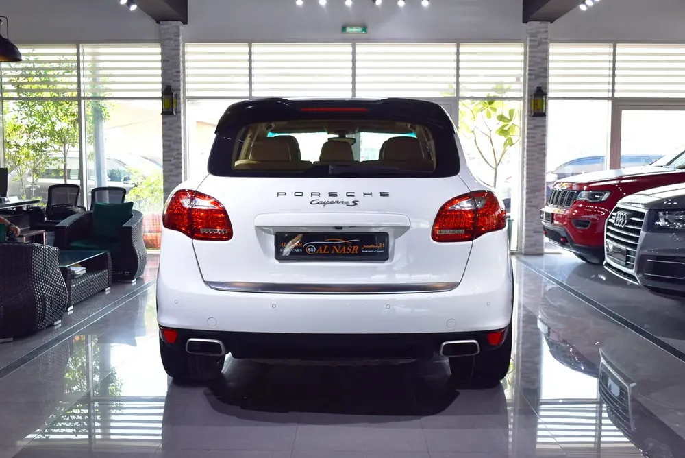 V8 Engine 4.8L | GCC Specs | Excellent Condition | Single Owner | Accident Free - Image 5