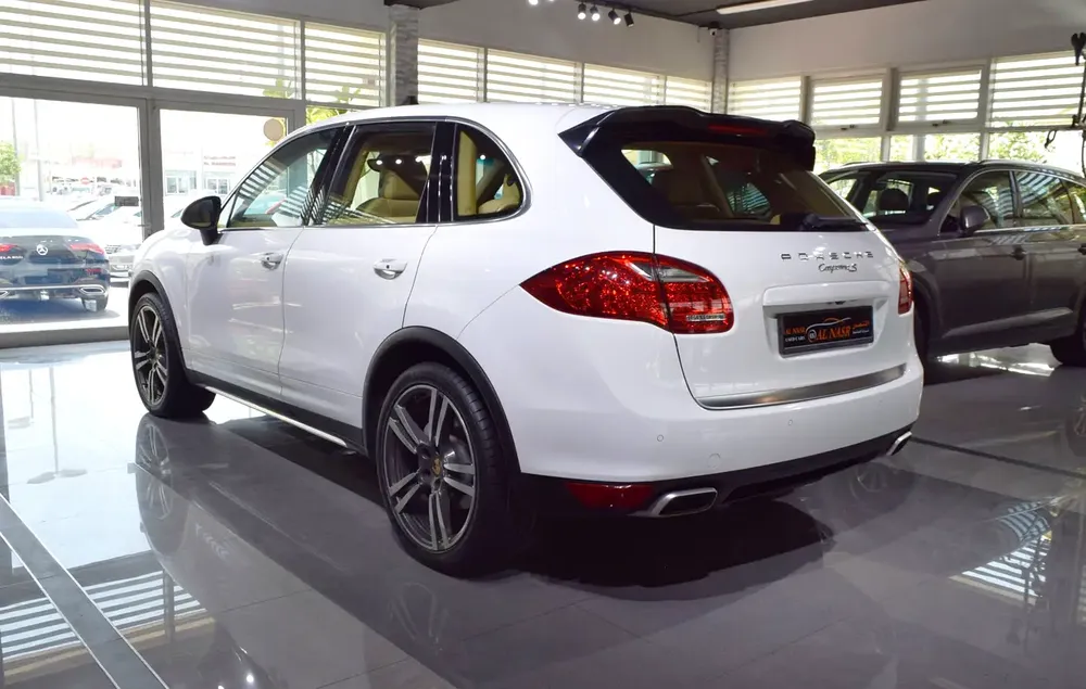 V8 Engine 4.8L | GCC Specs | Excellent Condition | Single Owner | Accident Free - Image 6