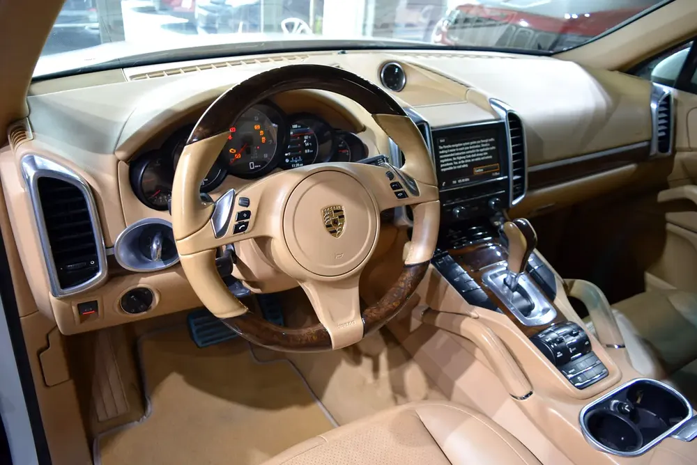 V8 Engine 4.8L | GCC Specs | Excellent Condition | Single Owner | Accident Free - Image 8