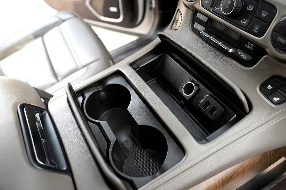 GMC Yukon Denali 2019 - American Specs - Fully Loaded- 160,000 KM - Image 10