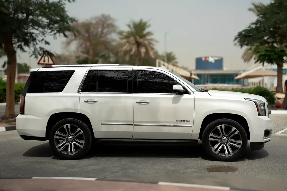 GMC Yukon Denali 2019 - American Specs - Fully Loaded- 160,000 KM - Image 4