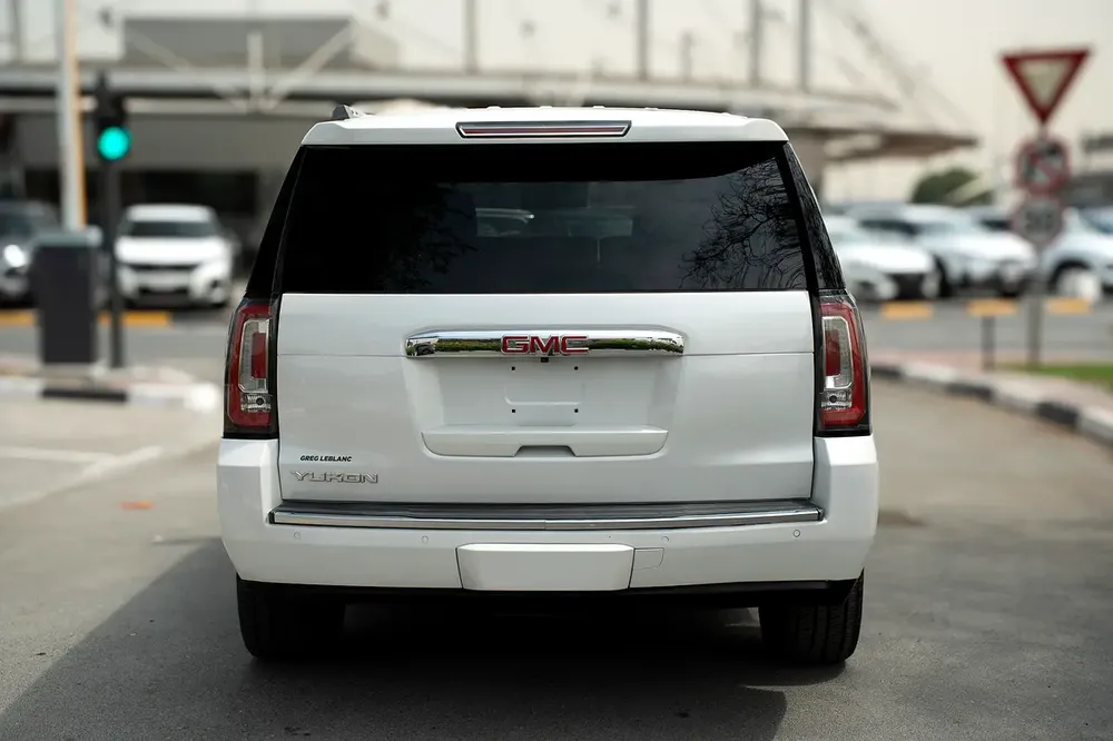GMC Yukon Denali 2019 - American Specs - Fully Loaded- 160,000 KM - Image 5