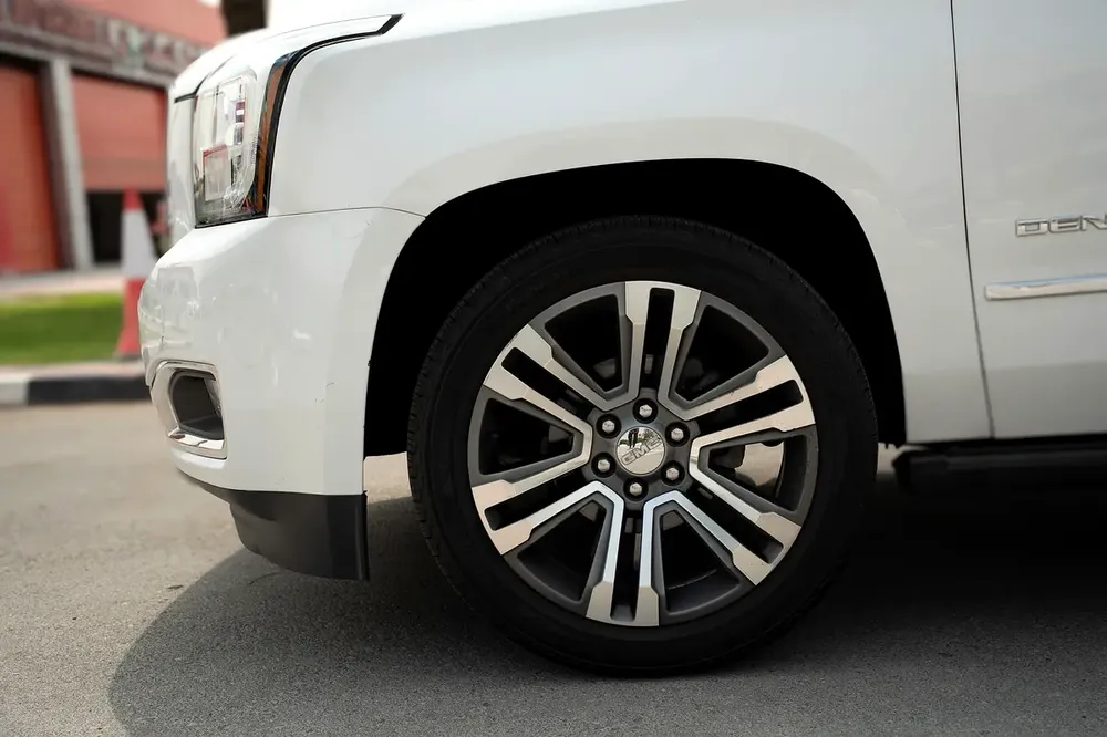 GMC Yukon Denali 2019 - American Specs - Fully Loaded- 160,000 KM - Image 7