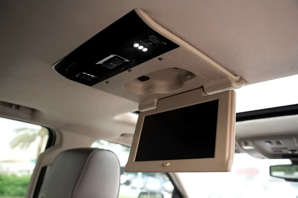 GMC Yukon Denali 2019 - American Specs - Fully Loaded- 160,000 KM - Image 8