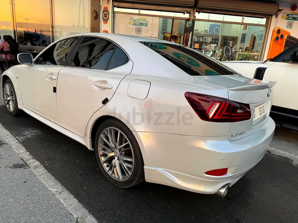 Lexus IS 300 2009 GCC Specs - Well Maintained Luxury Sedan - Image 4