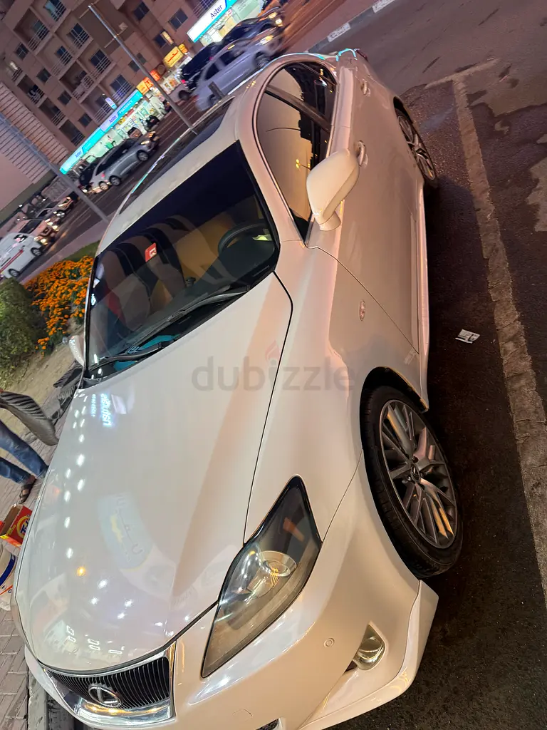Lexus IS 300 2009 GCC Specs - Well Maintained Luxury Sedan - Image 6