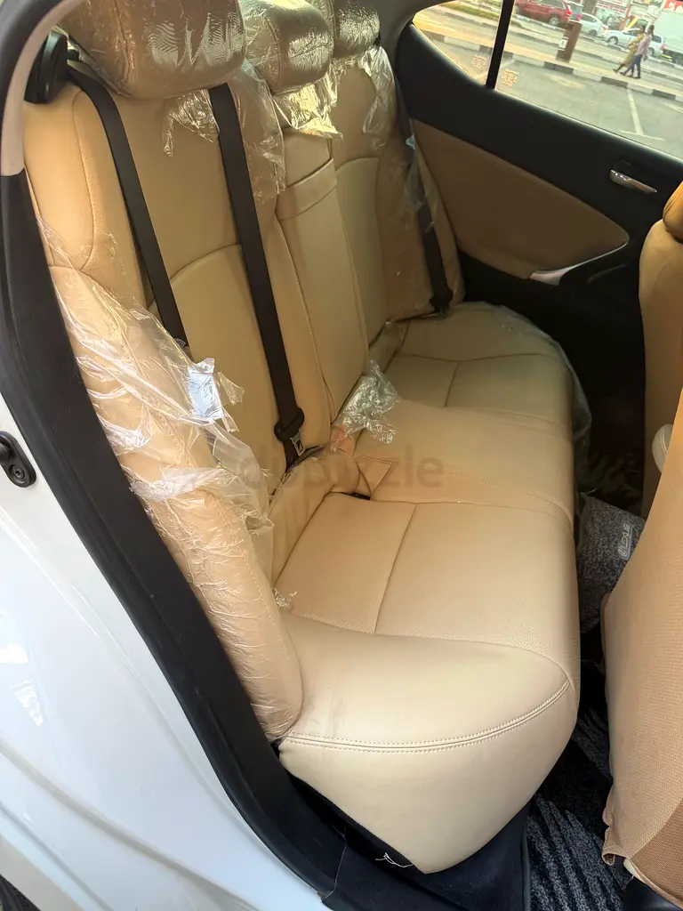 Lexus IS 300 2009 GCC Specs - Well Maintained Luxury Sedan - Image 9