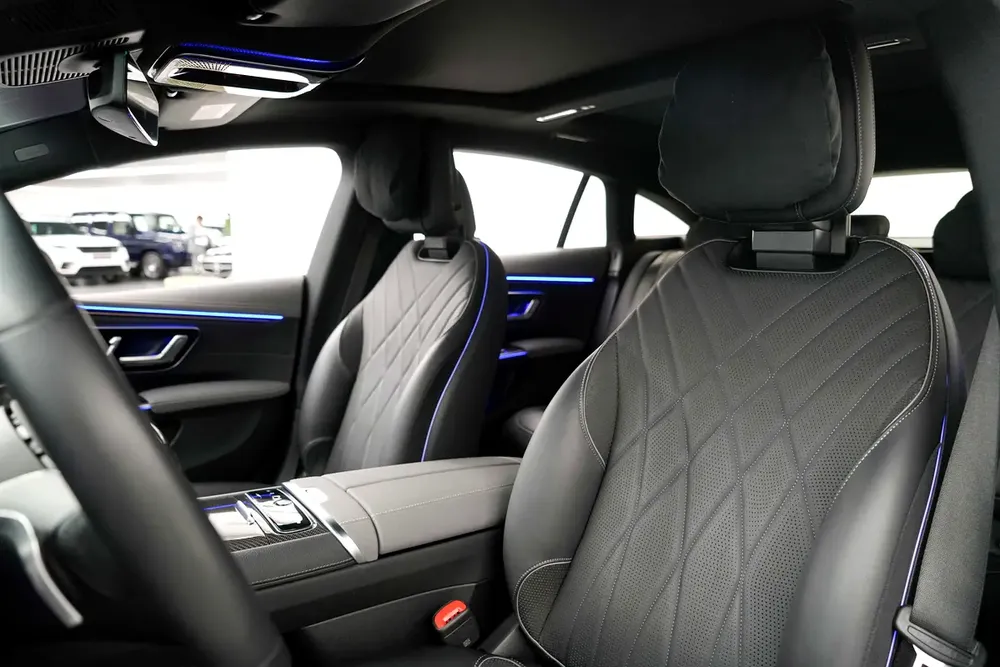 2022 MERCEDES EQS 580 4MATIC / GCC / BURMESTER SOUND / DEALER WARRANTY AND SERVICE - Image 12
