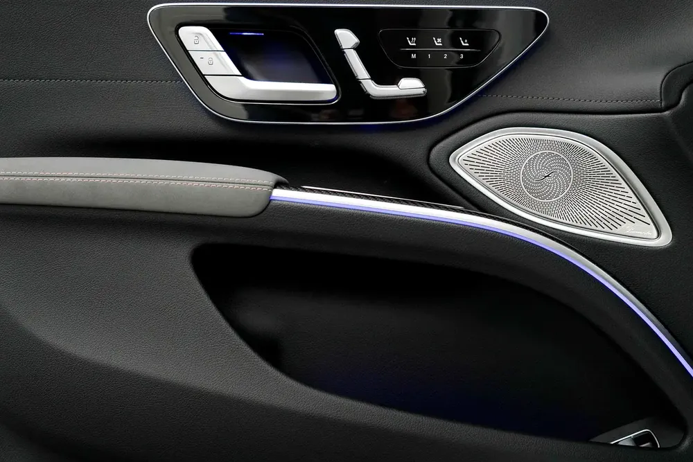 2022 MERCEDES EQS 580 4MATIC / GCC / BURMESTER SOUND / DEALER WARRANTY AND SERVICE - Image 15