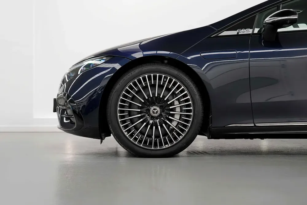 2022 MERCEDES EQS 580 4MATIC / GCC / BURMESTER SOUND / DEALER WARRANTY AND SERVICE - Image 6