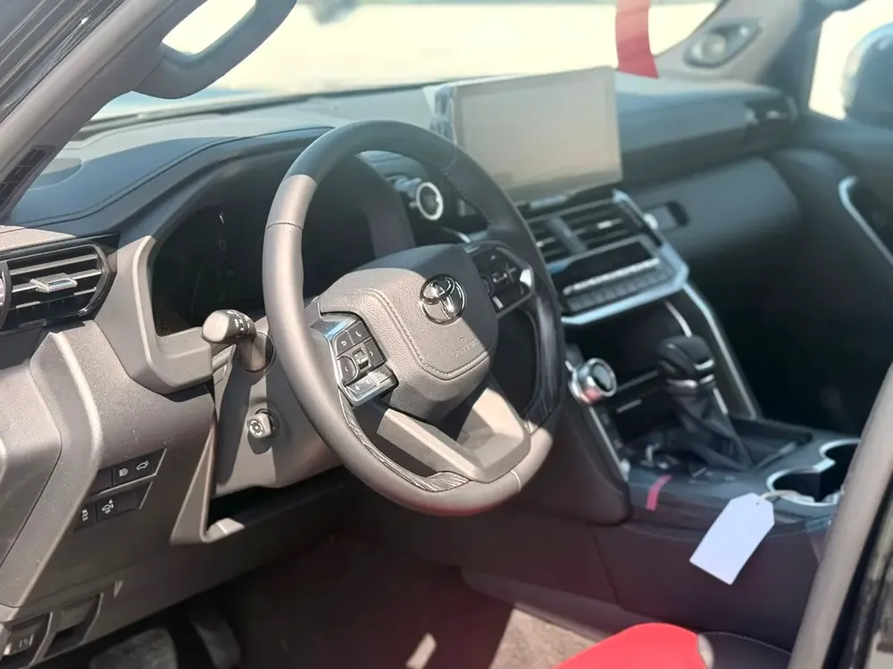 Toyota Land Cruiser VXR 3.5tt  2026 GCC Specs - Image 6