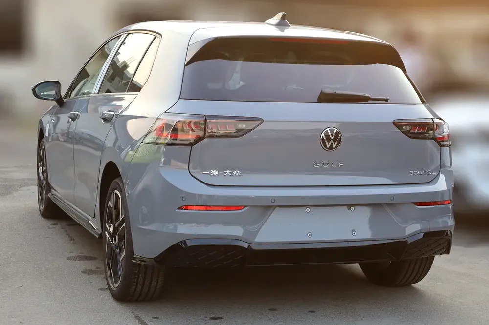 Volkswagen Golf R-Line 300TSI - Image 5