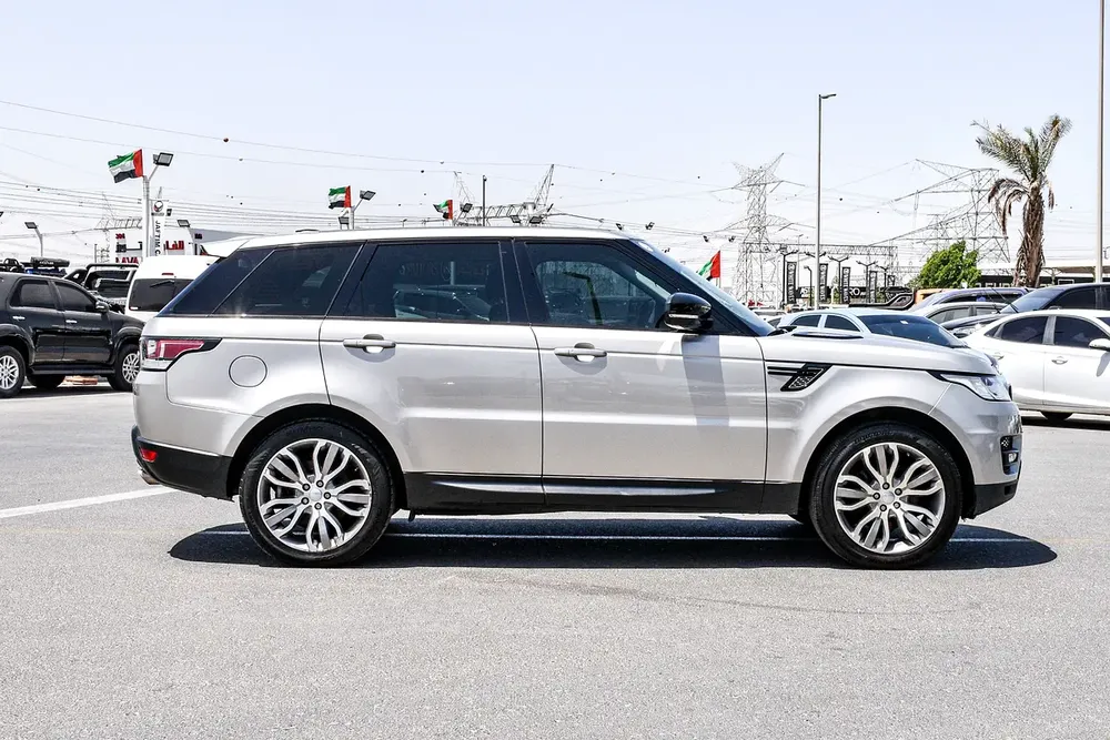 2016 Land Rover Range Rover Sport HSE Dynamic - Korean Specs - Pristine Condition - Image 5