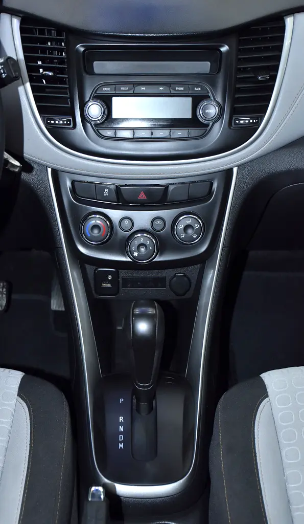 AED 476 EMi at 0% DP | Chevrolet Trax LT ( 2019 Model ) in Brown / Beige Color GCC Specs - Image 13
