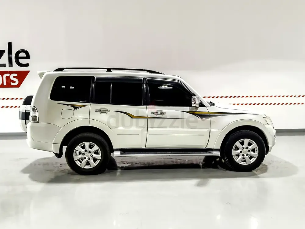 AED 843/month | 2017 Mitsubishi Pajero  | GCC Specs | Ref#470583 - Image 4