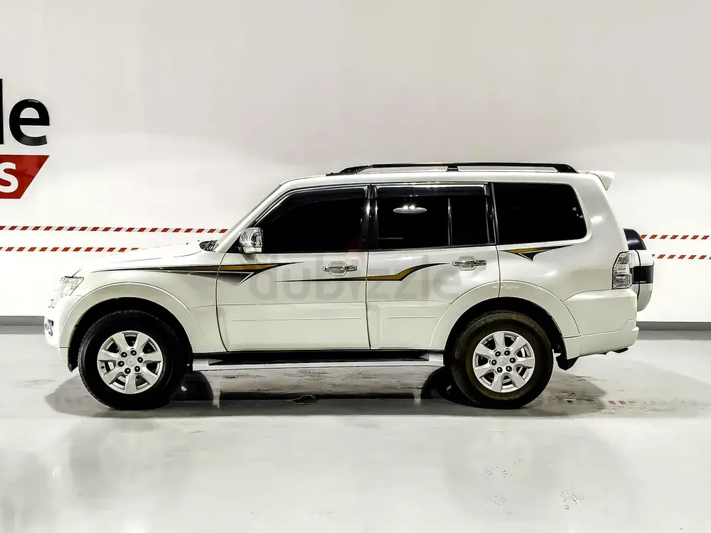 AED 843/month | 2017 Mitsubishi Pajero  | GCC Specs | Ref#470583 - Image 5
