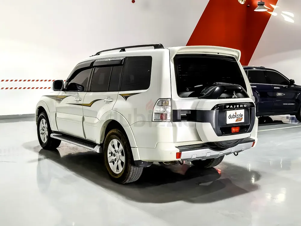 AED 843/month | 2017 Mitsubishi Pajero  | GCC Specs | Ref#470583 - Image 8