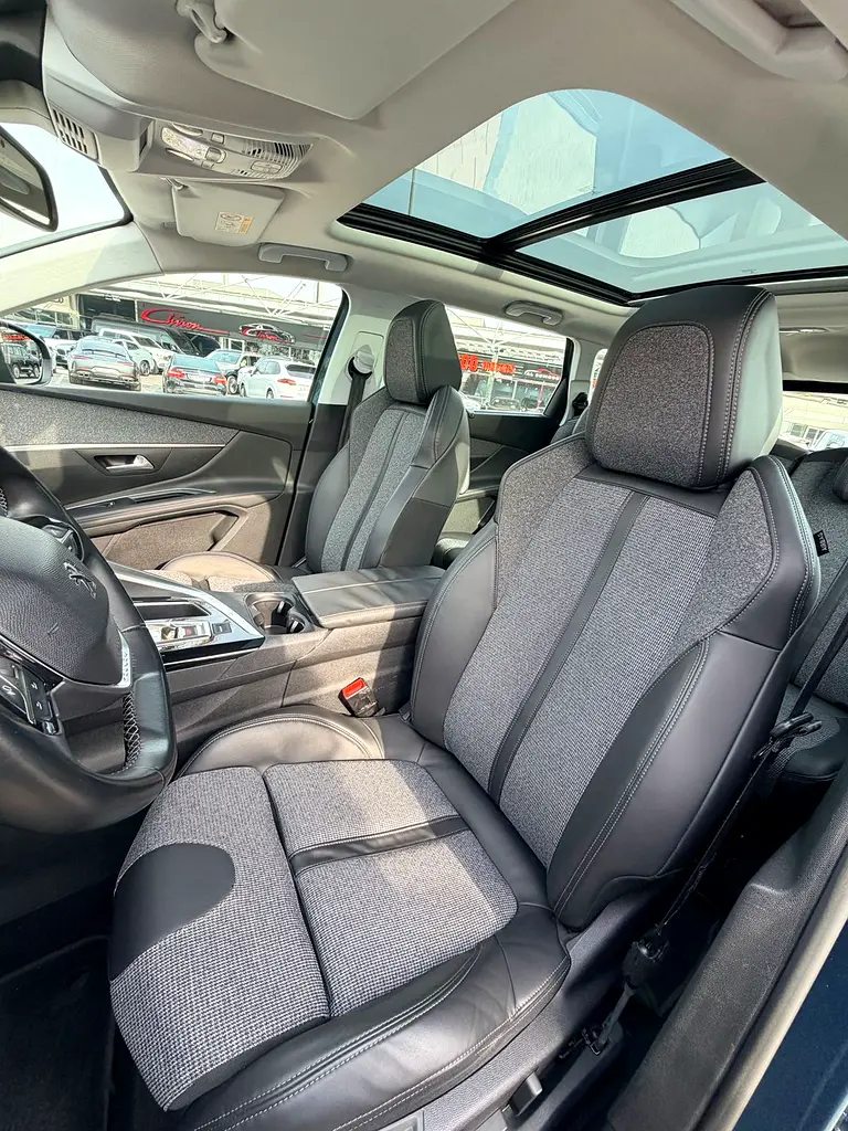 PEUGEOT 5008 FULL OPTION GCC SPECS SINGLE OWNER FULL SERVICE HISTORY AVAILABLE - Image 11